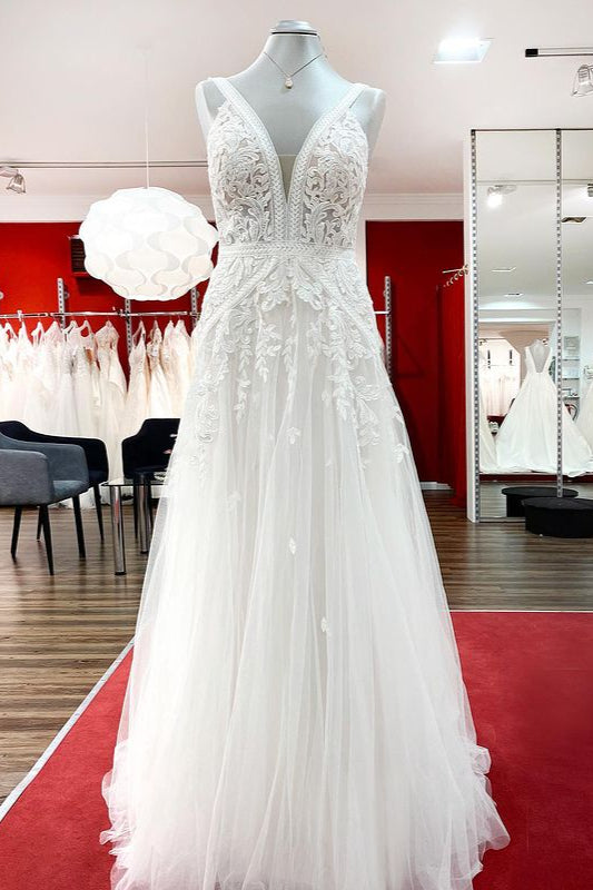 Langes, ärmelloses A-Linien-Brautkleid mit Tüll und Spitzenapplikationen und offenem Rücken