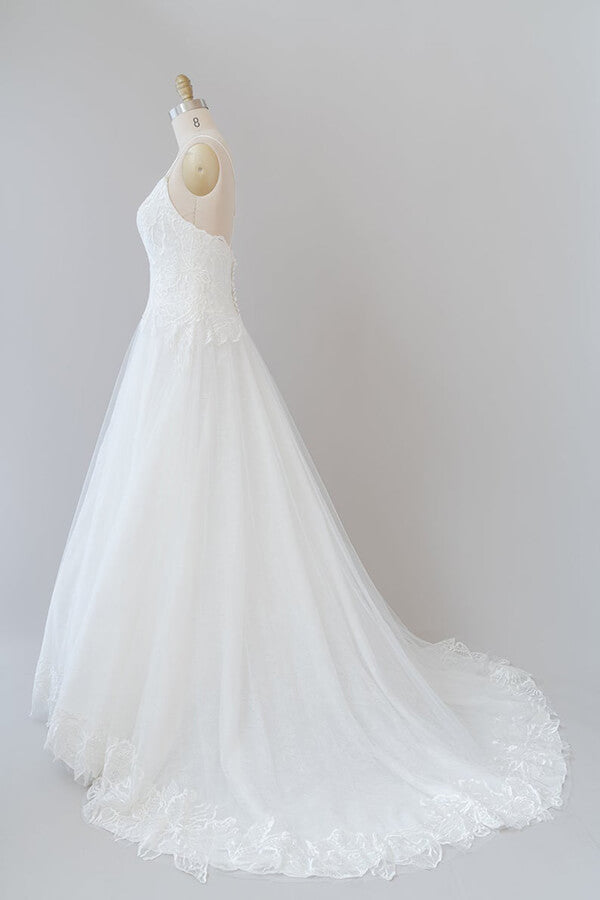 Langes rückenfreies A-Linien-Brautkleid aus Tüll mit Spaghettiträgern und Applikationen