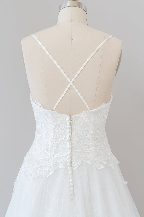 Langes rückenfreies A-Linien-Brautkleid aus Tüll mit Spaghettiträgern und Applikationen