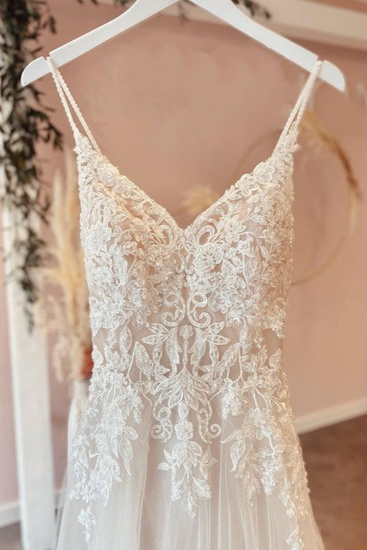 Langes A-Linien-Brautkleid mit Spaghettiträgern und Herzausschnitt, Applikationen, Spitze und Tüll