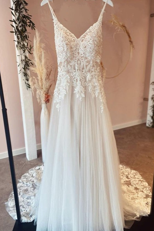 Langes A-Linien-Brautkleid mit Spaghettiträgern und Herzausschnitt, Applikationen, Spitze und Tüll