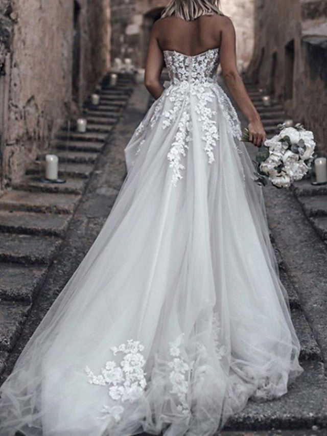Langes A-Linien-Brautkleid mit trägerlosem Bodenlangen, Spitze und Tüll