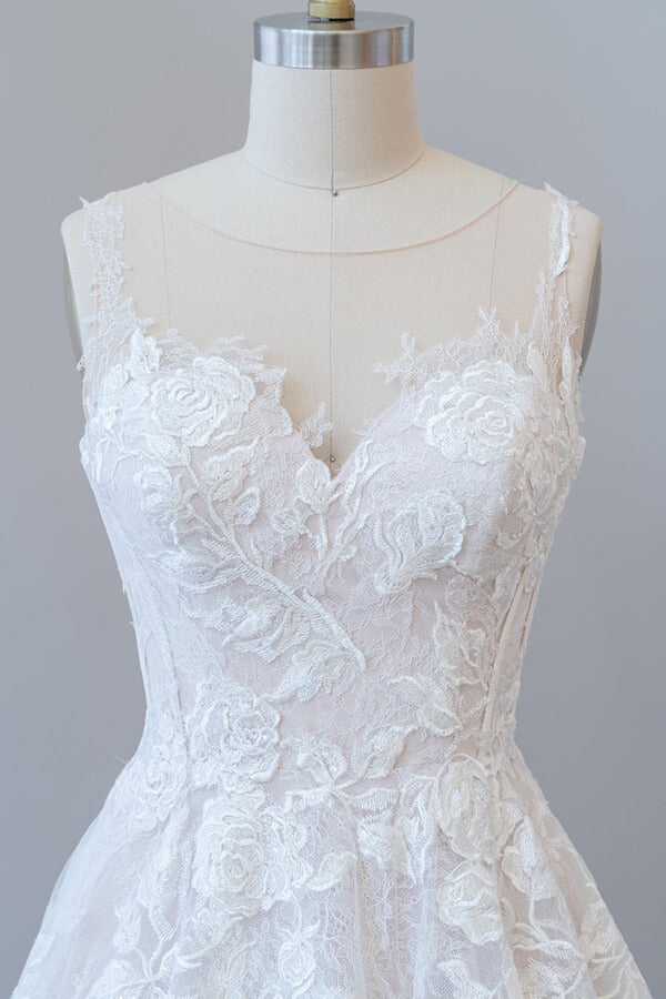 Langes A-Linien-Brautkleid mit Herzausschnitt und Applikationen aus Spitze und Tüll