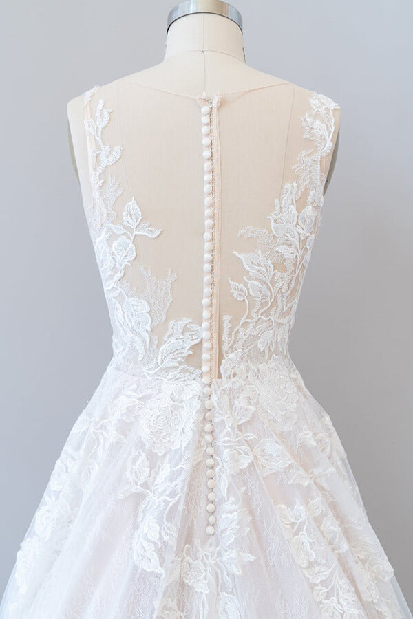 Langes A-Linien-Brautkleid mit Herzausschnitt und Applikationen aus Spitze und Tüll