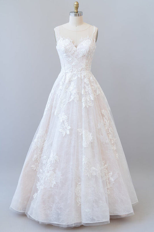 Langes A-Linien-Brautkleid mit Herzausschnitt und Applikationen aus Spitze und Tüll
