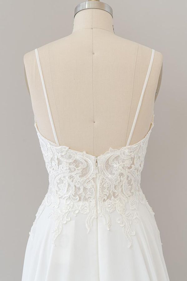 Langes A-Linien-Brautkleid aus Chiffon mit Herzausschnitt und Spaghettiträgern und Applikationen