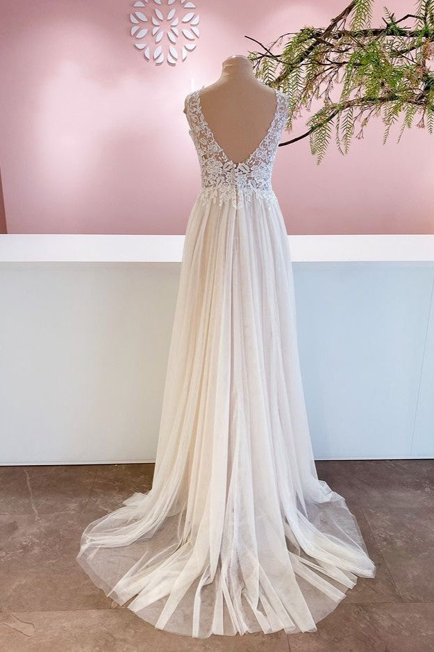Langes, rückenfreies A-Linien-Brautkleid aus Tüll mit Herzausschnitt und floraler Spitze