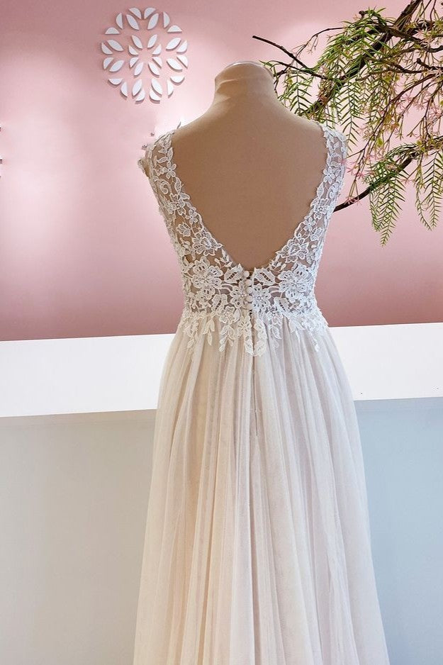 Langes, rückenfreies A-Linien-Brautkleid aus Tüll mit Herzausschnitt und floraler Spitze
