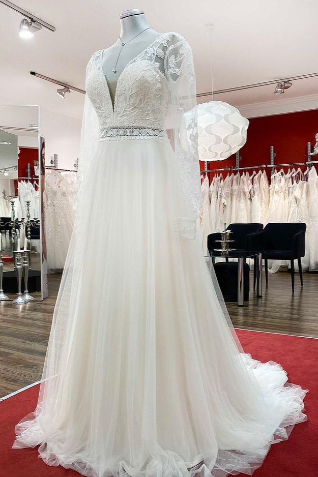 Langes A-Linien-Brautkleid mit Herzausschnitt, Tüll, Perlen und Spitzenapplikationen und Ärmeln