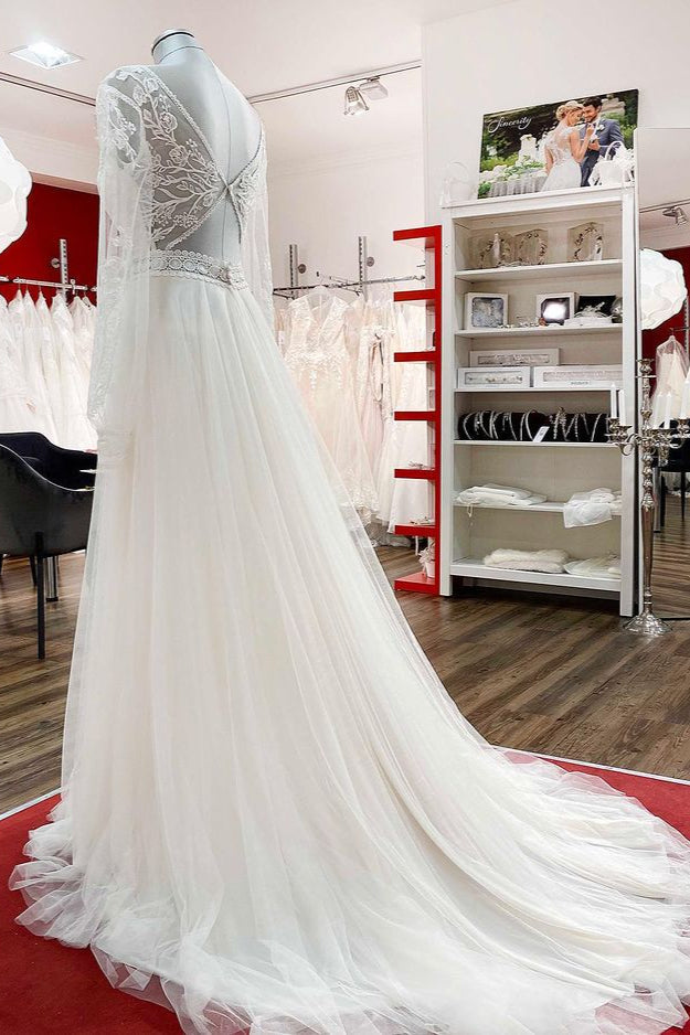 Langes A-Linien-Brautkleid mit Herzausschnitt, Tüll, Perlen und Spitzenapplikationen und Ärmeln