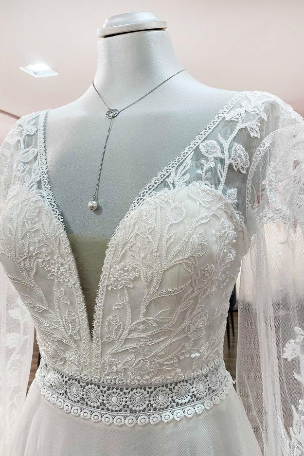 Langes A-Linien-Brautkleid mit Herzausschnitt, Tüll, Perlen und Spitzenapplikationen und Ärmeln