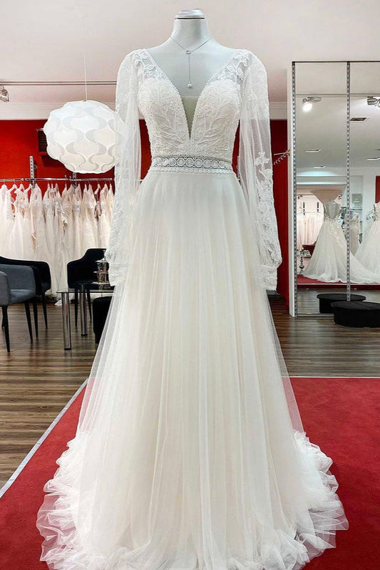 Langes A-Linien-Brautkleid mit Herzausschnitt, Tüll, Perlen und Spitzenapplikationen und Ärmeln