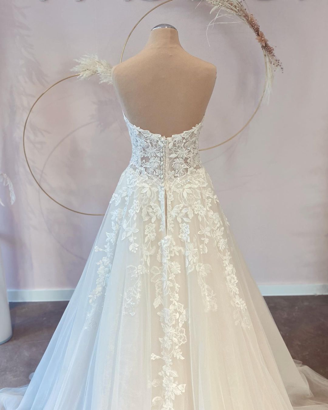 Langes A-Linien-Brautkleid aus Tüll mit Herzausschnitt und Spitze