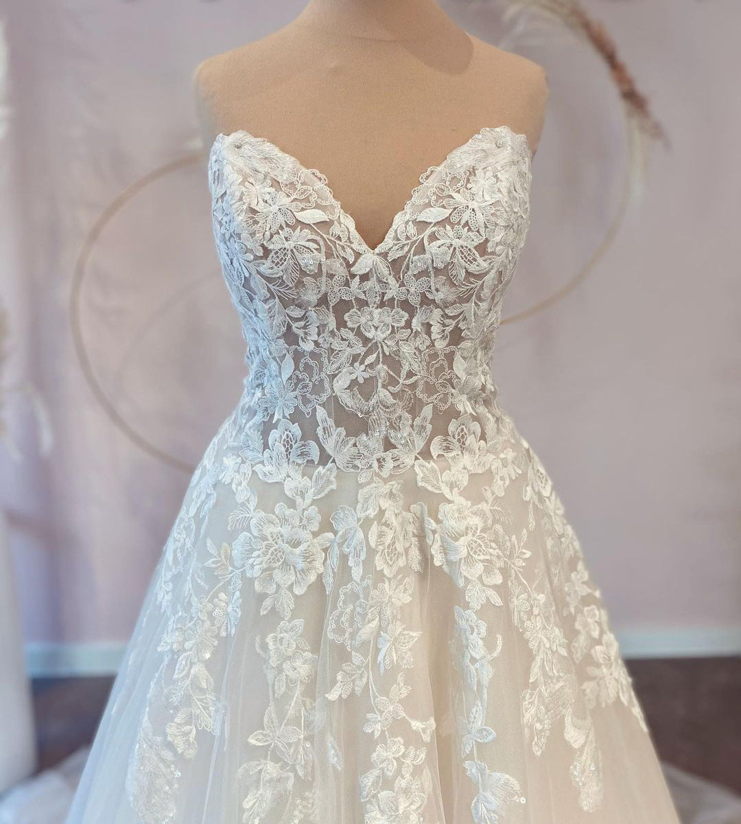 Langes A-Linien-Brautkleid aus Tüll mit Herzausschnitt und Spitze