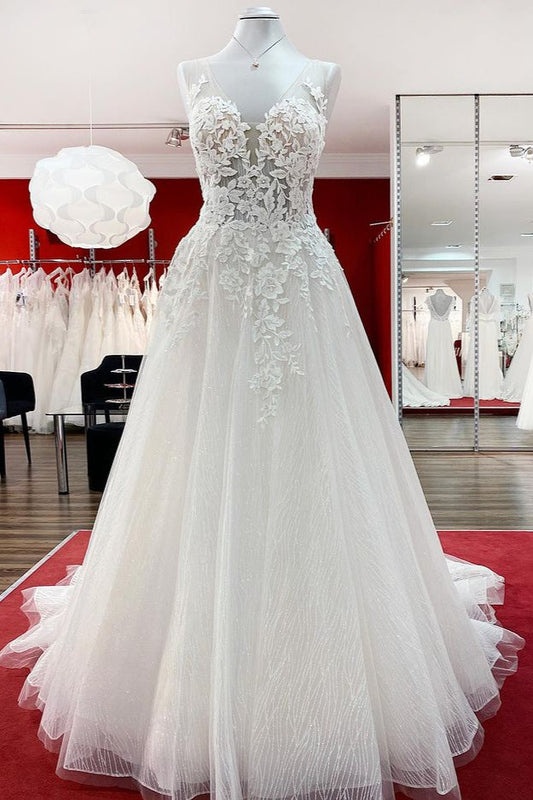 Langes A-Linien-Brautkleid aus Tüll mit Rüschen und Spitzenapplikationen