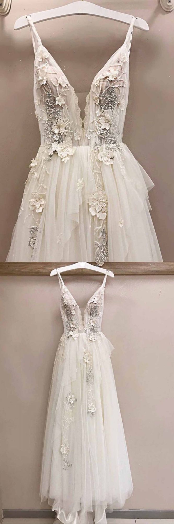 Langes A-Linien-Brautkleid aus Tüll mit V-Ausschnitt und Spitzenapplikation