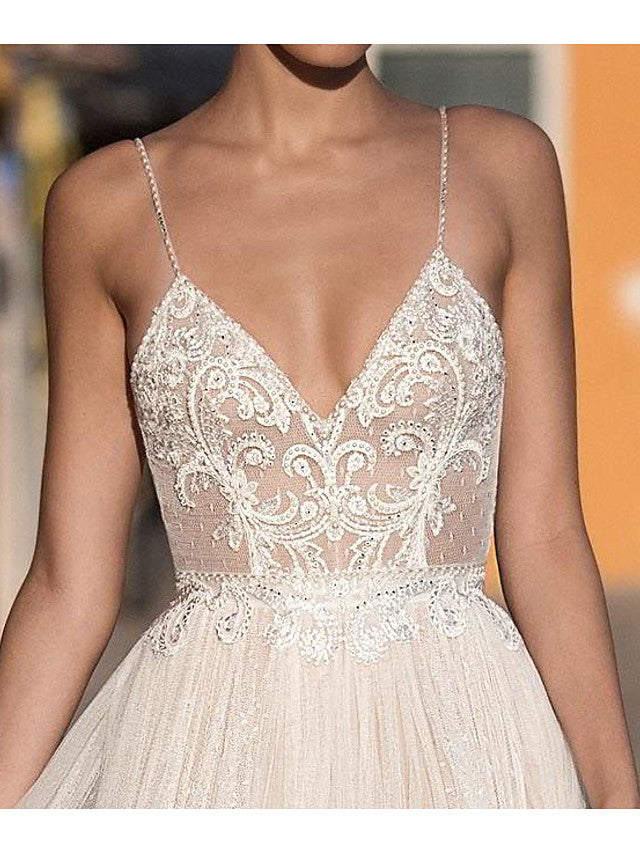 Langes rückenfreies Brautkleid aus Tüll mit V-Ausschnitt und Spaghettiträgern in A-Linie