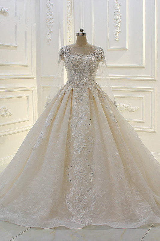 Langes Ballkleid mit Perlenbesatz, Bateau-Ausschnitt, Applikationen, Spitze und Ärmeln