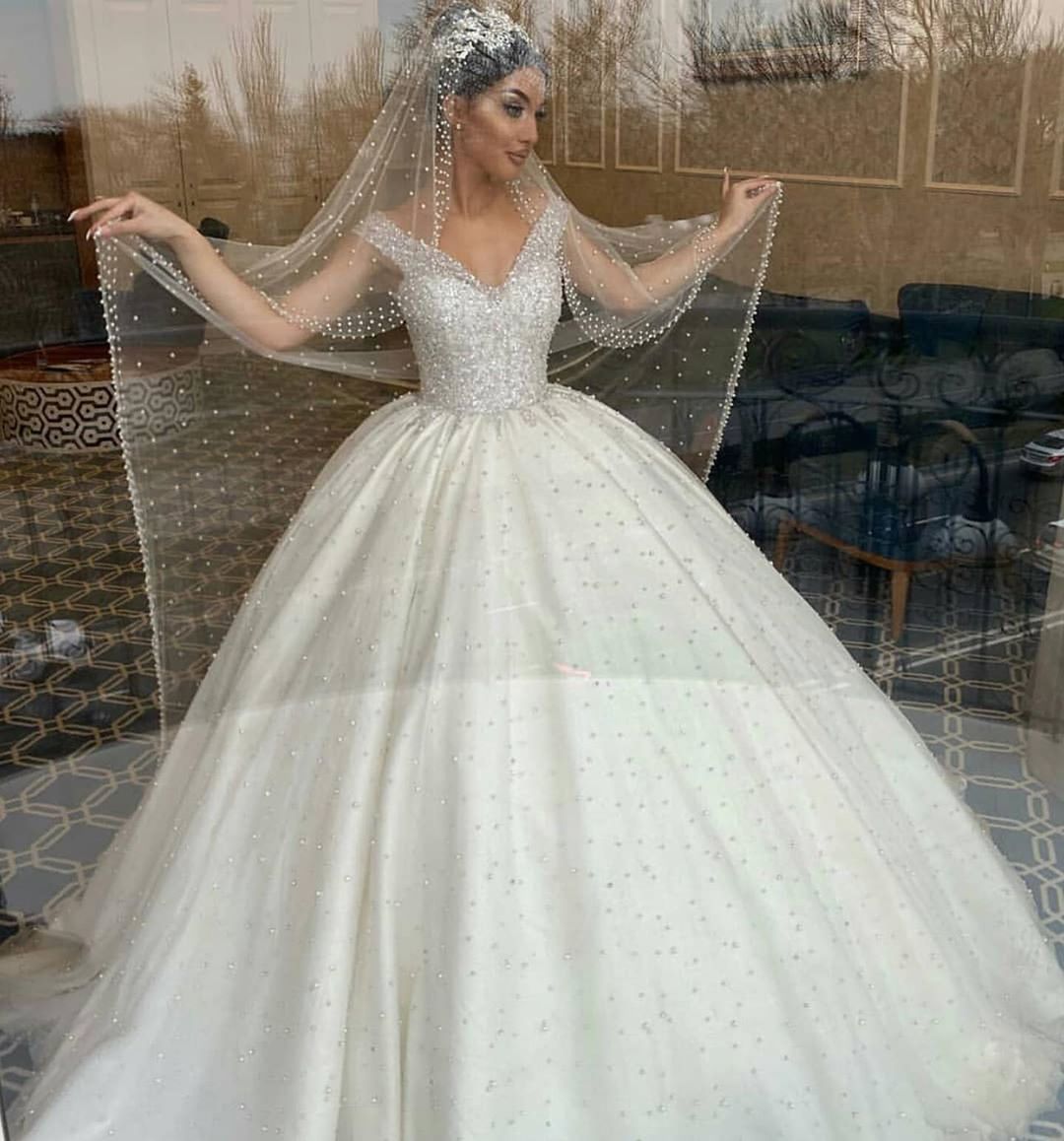 Langes Ballkleid Herzausschnitt Schulterfrei Rückenfrei Perlenbesetzt Rüschen Tüll Brautkleid