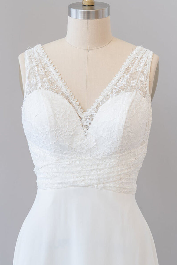 Langes Empire-Brautkleid in A-Linie mit V-Ausschnitt und offenem Rücken aus Spitzenchiffon