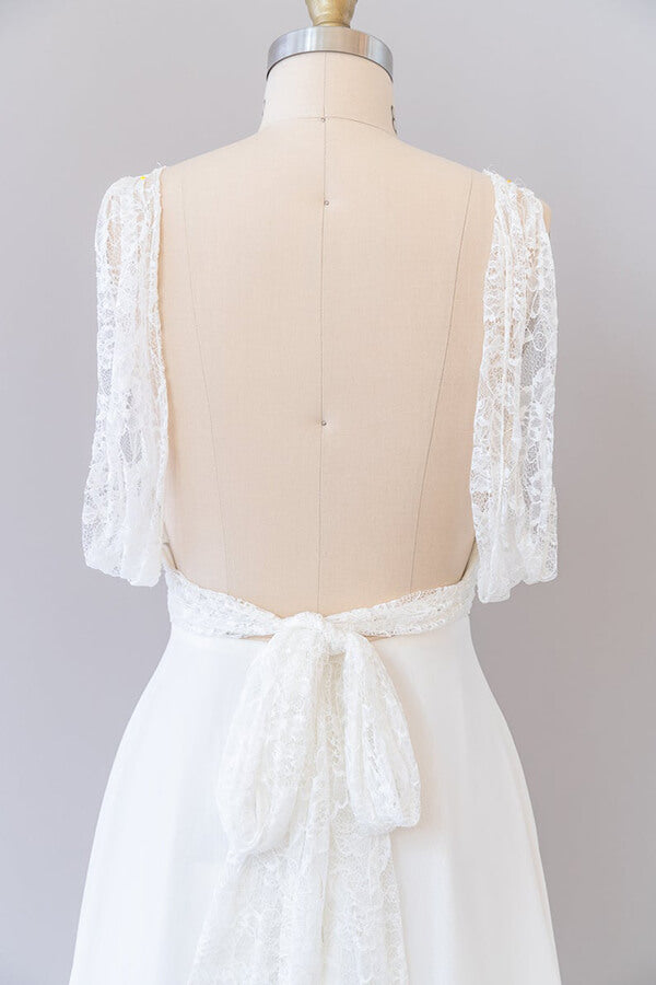 Langes Empire-Brautkleid in A-Linie mit V-Ausschnitt und offenem Rücken aus Spitzenchiffon