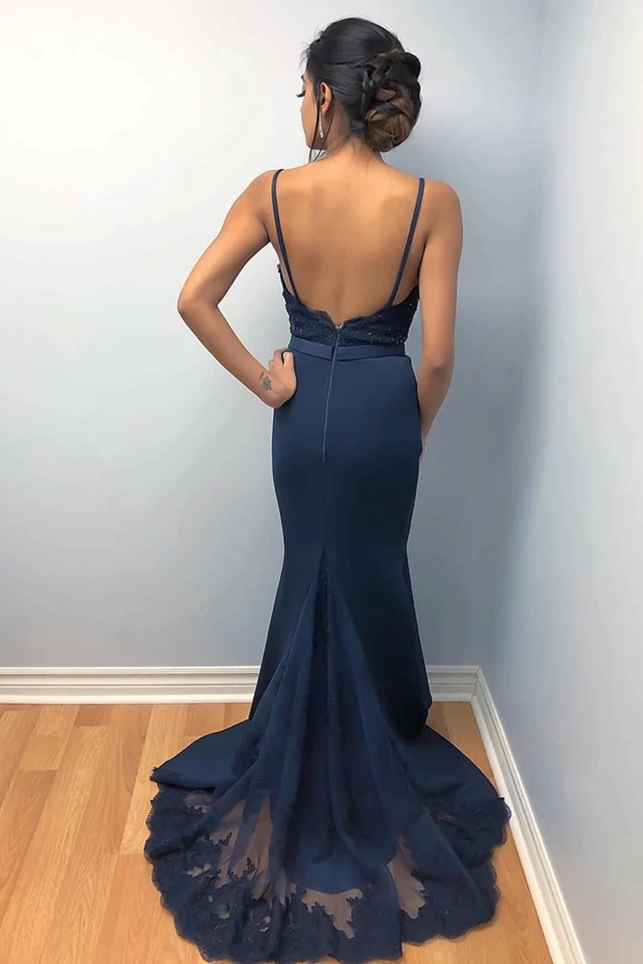 Lange Meerjungfrau Spaghettiträger Rückenfreies Spitzen Perlenbesetztes Ballkleid