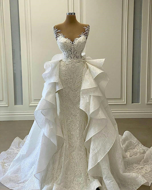 Langes Meerjungfrau-Brautkleid mit Herzausschnitt und Spitzenapplikationen und abnehmbarer Schleppe