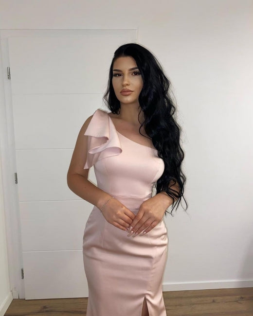 Vestido de fiesta largo rosa sencillo con corte sirena y un hombro abierto