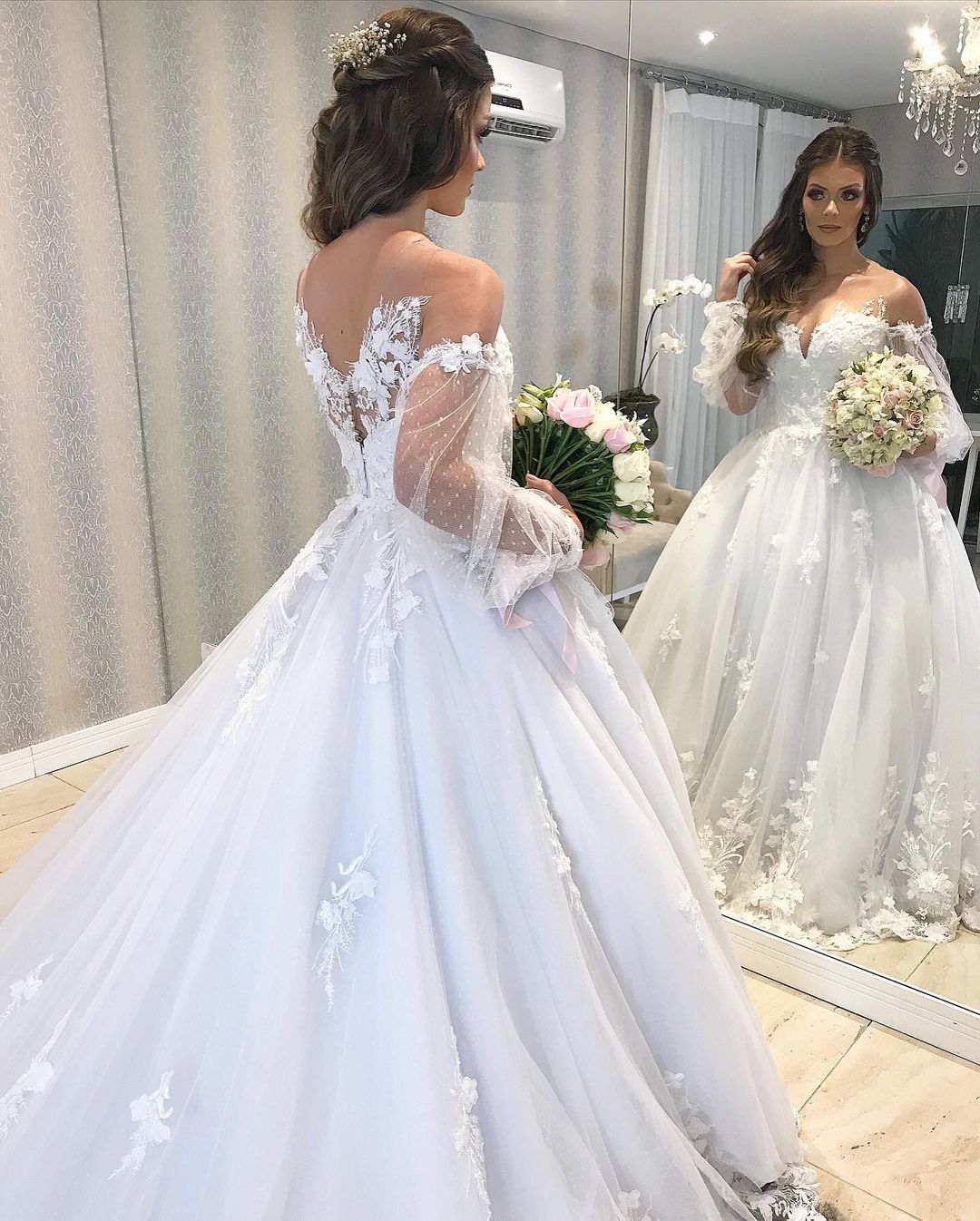 Langes, schulterfreies Tüll-Brautkleid im Prinzessinnen-Stil mit Puffärmeln
