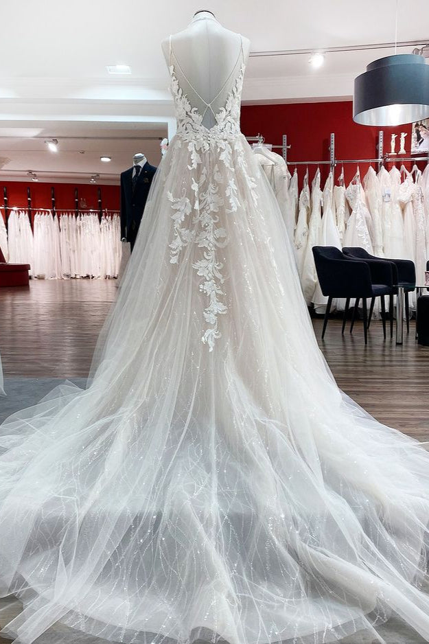 Langes Prinzessinnen-Brautkleid aus Tüll mit V-Ausschnitt und Pailletten und Spitzenapplikationen