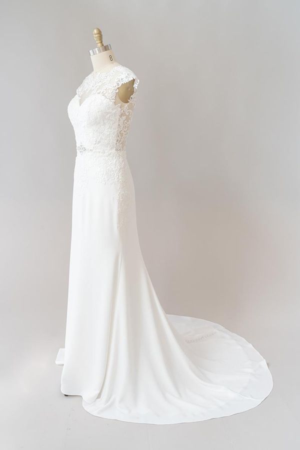 Vestido de novia largo de encaje con ilusión y manga corta