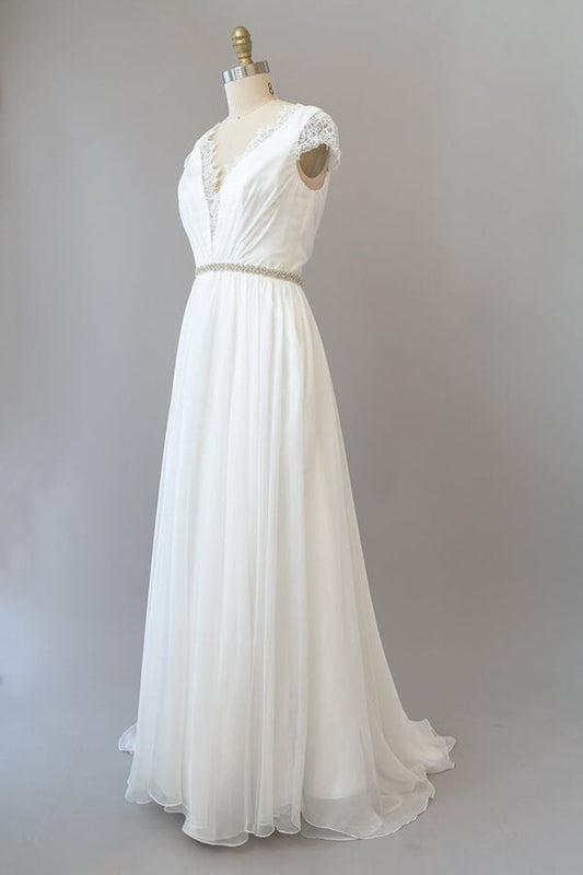 Vestido de novia largo de gasa con escote en V y encaje con mangas cortas