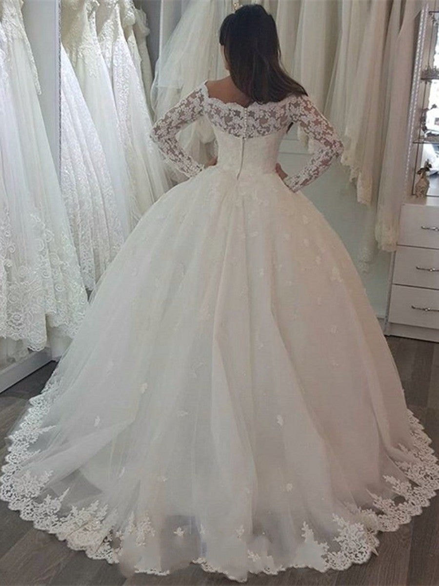 Langärmliges, schulterfreies Prinzessinnen-Brautkleid mit Spitzenapplikationen
