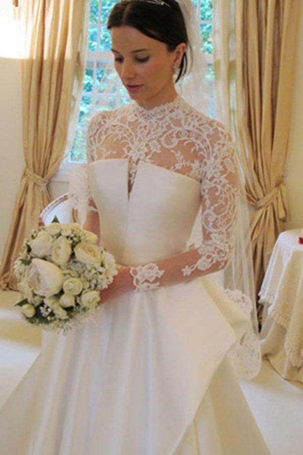 Langärmliges, hochgeschlossenes Satin-Brautkleid mit Spitze und Hofschleppe