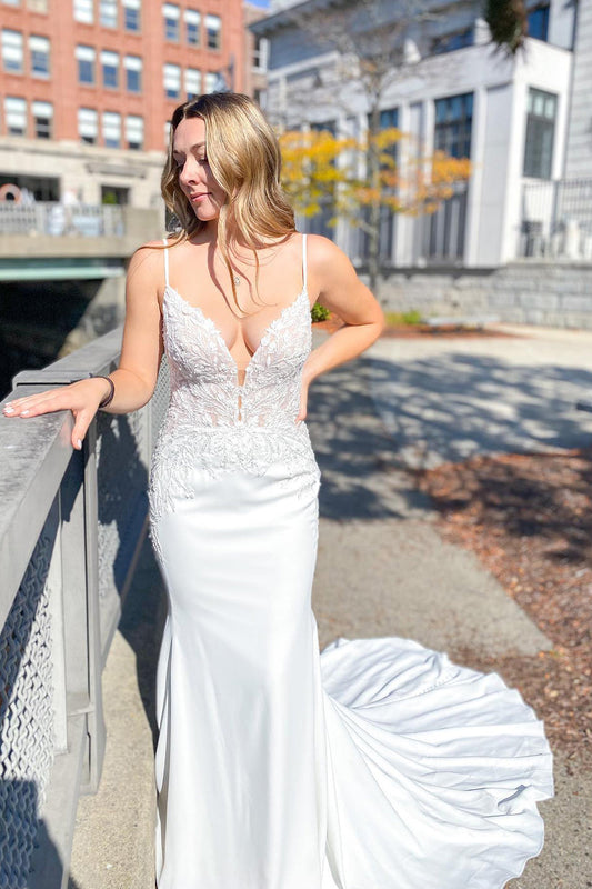 Vestido de novia largo estilo sirena con escote en forma de corazón, apliques de encaje y espalda abierta