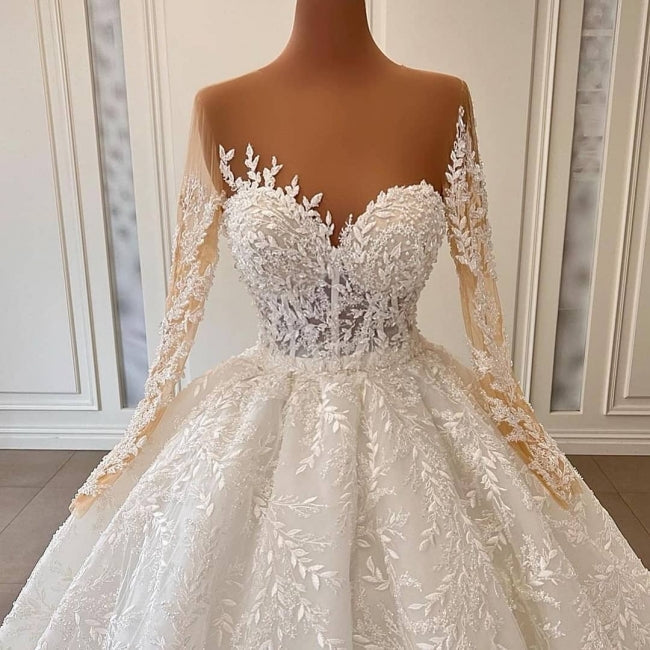 Luxuriöses A-Linien-Ballkleid mit langen Ärmeln und Spitze im Prinzessinnen-Stil