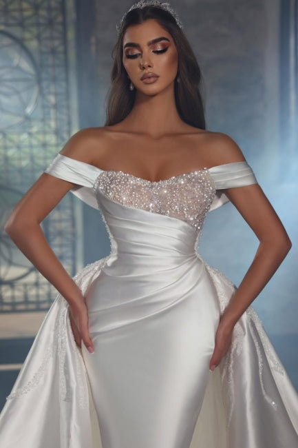 Luxuriöses A-Linien-Brautkleid aus Satin mit schulterfreiem, ärmellosem Perlenbesatz und Glitzer