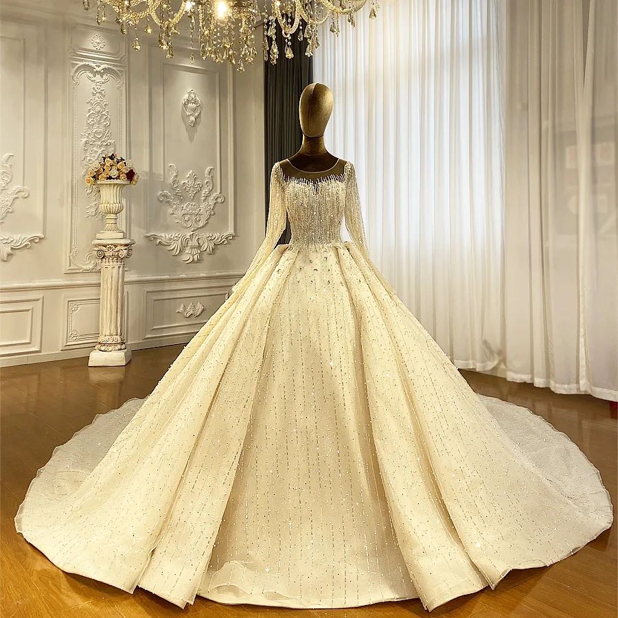 Luxuriöses Prinzessin-Brautkleid in Elfenbein mit langen Ärmeln und Perlen