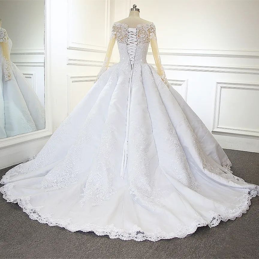 Luxuriöses weißes Prinzessinnen-Brautkleid in A-Linie mit langen Ärmeln und Spitze