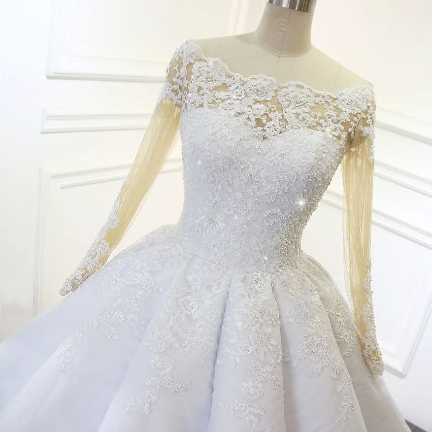 Luxuriöses weißes Prinzessinnen-Brautkleid in A-Linie mit langen Ärmeln und Spitze