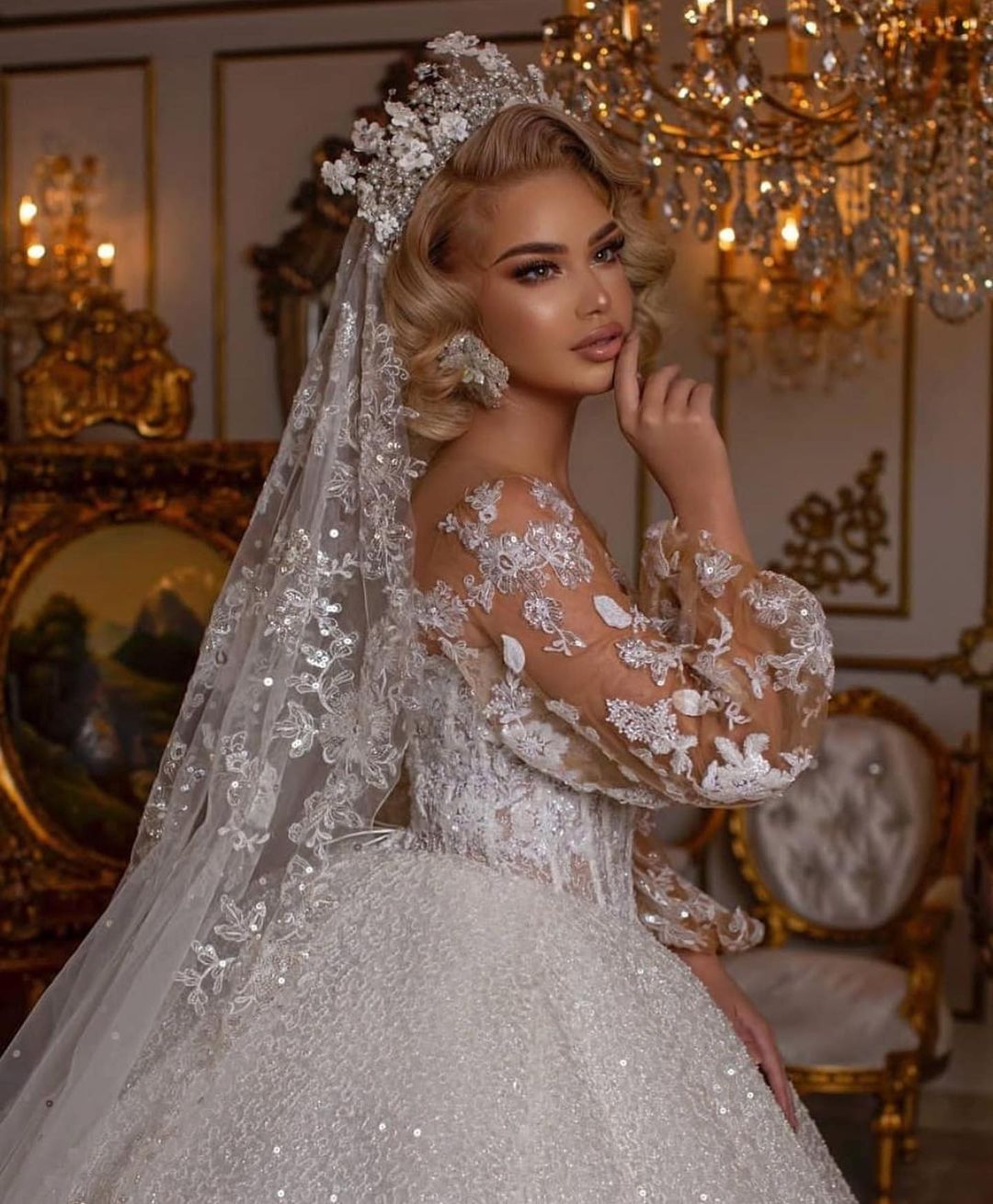 Luxuriöses langes Ballkleid mit Glitzer und Puffärmeln
