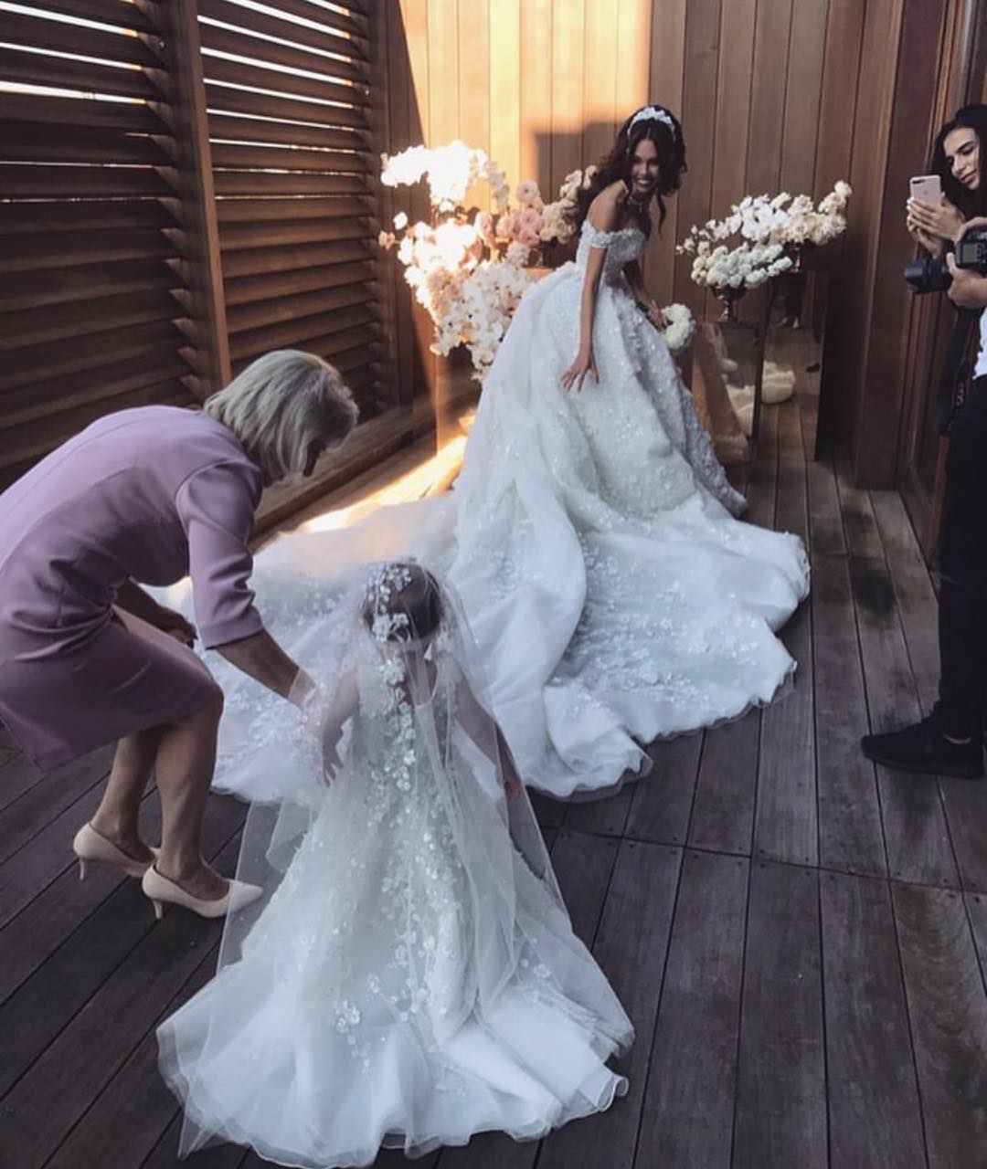Luxury Long Ball Gown Off The Shoulder Appliques Lace Wedding Dresses