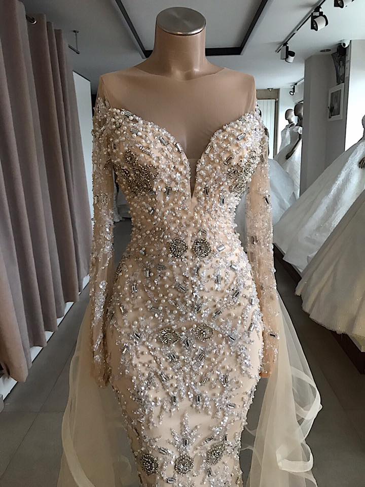Luxuriöses langes schulterfreies Meerjungfrauen-Ballkleid mit Ärmeln