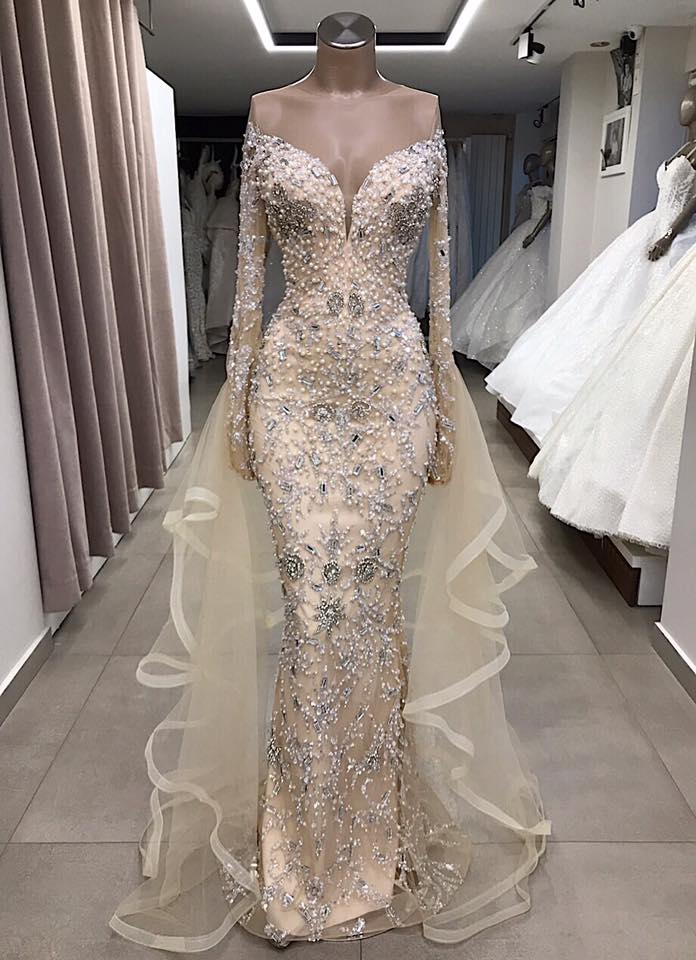 Luxuriöses langes schulterfreies Meerjungfrauen-Ballkleid mit Ärmeln
