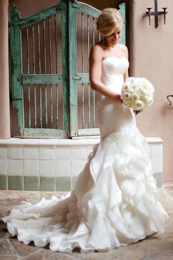 Vestidos de novia de organza con cola de sirena y escote corazón