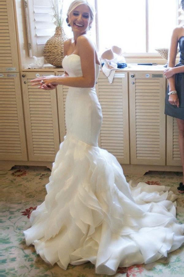 Vestidos de novia de organza con cola de sirena y escote corazón