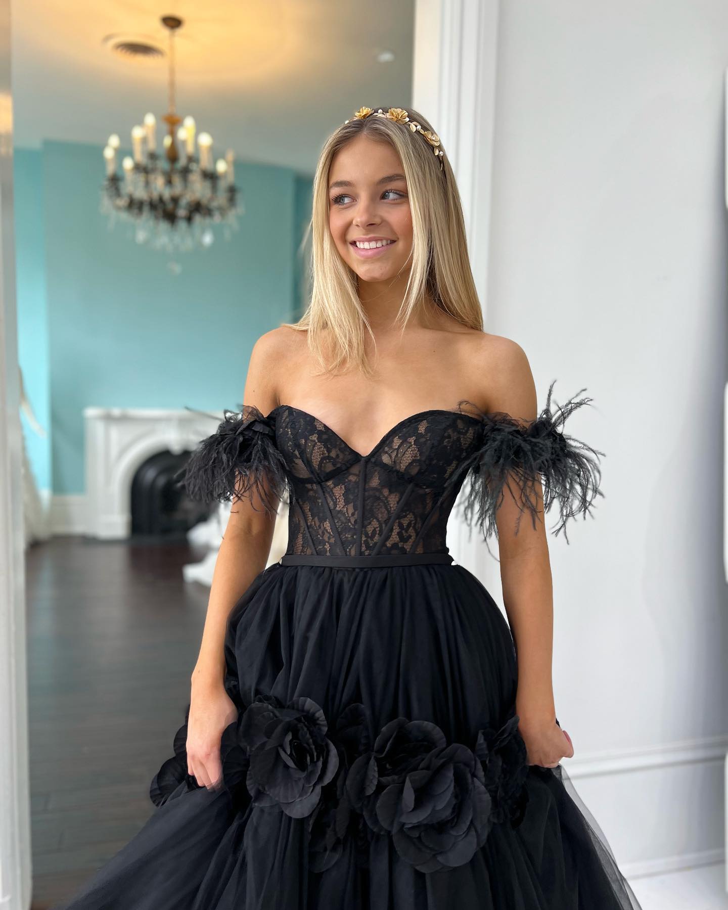 Vestido de fiesta de tul con encaje y hombros descubiertos, corte princesa