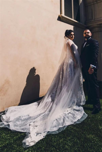 Modernes ärmelloses A-Linien-Brautkleid mit V-Ausschnitt und Spitze