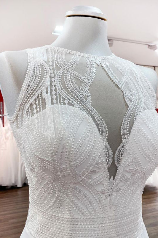 Schlichtes langes A-Linien-Brautkleid aus Chiffon mit Schmuckstein-Applikationen und offenem Rücken