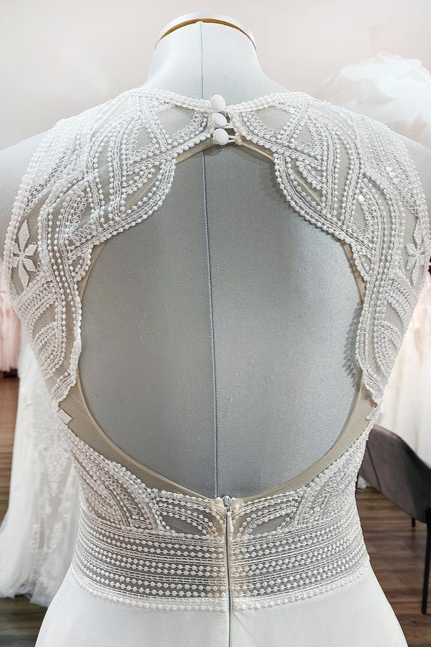 Schlichtes langes A-Linien-Brautkleid aus Chiffon mit Schmuckstein-Applikationen und offenem Rücken